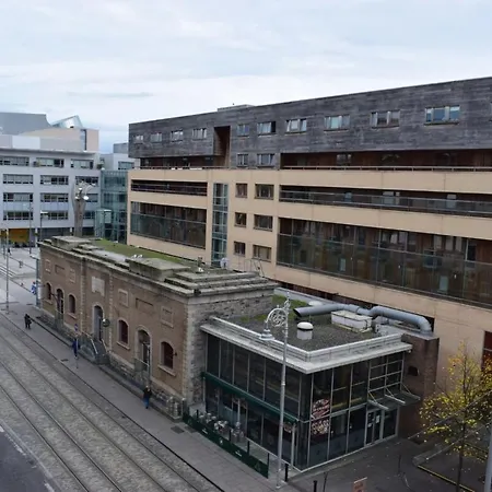 Modern 3 Bedroom Penthouse In * Dublino