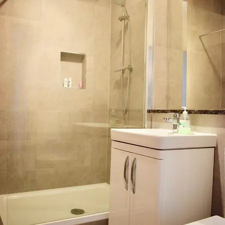 Modern 3 Bedroom Penthouse In * Dublin